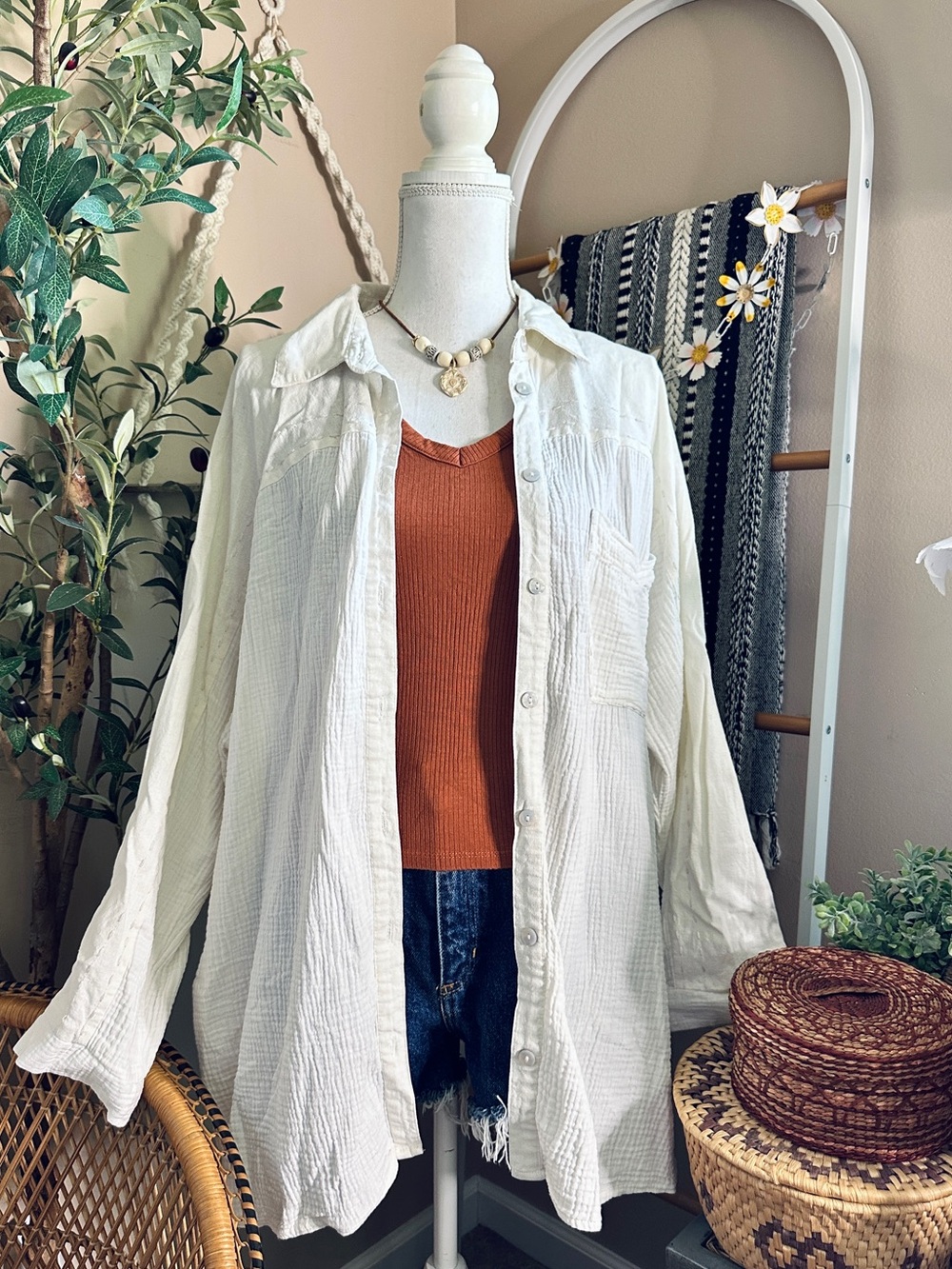 Cynthia Rowley Cream Gauze Embroidered Button Up Blouse Boho